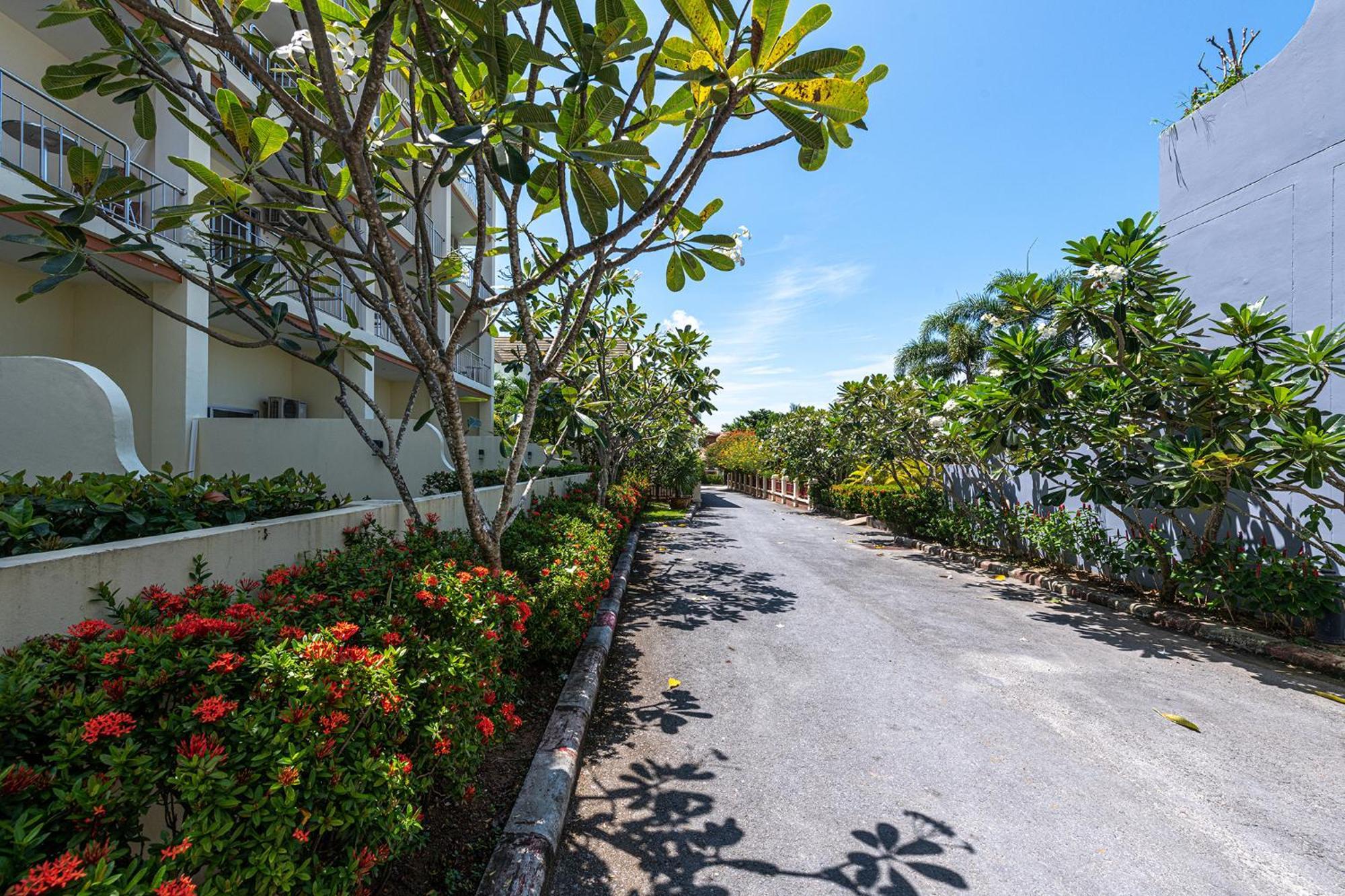 Blue Beach Grand Resort And Spa In Chalong Phuket By Dayuu Ban Saiyuan Εξωτερικό φωτογραφία
