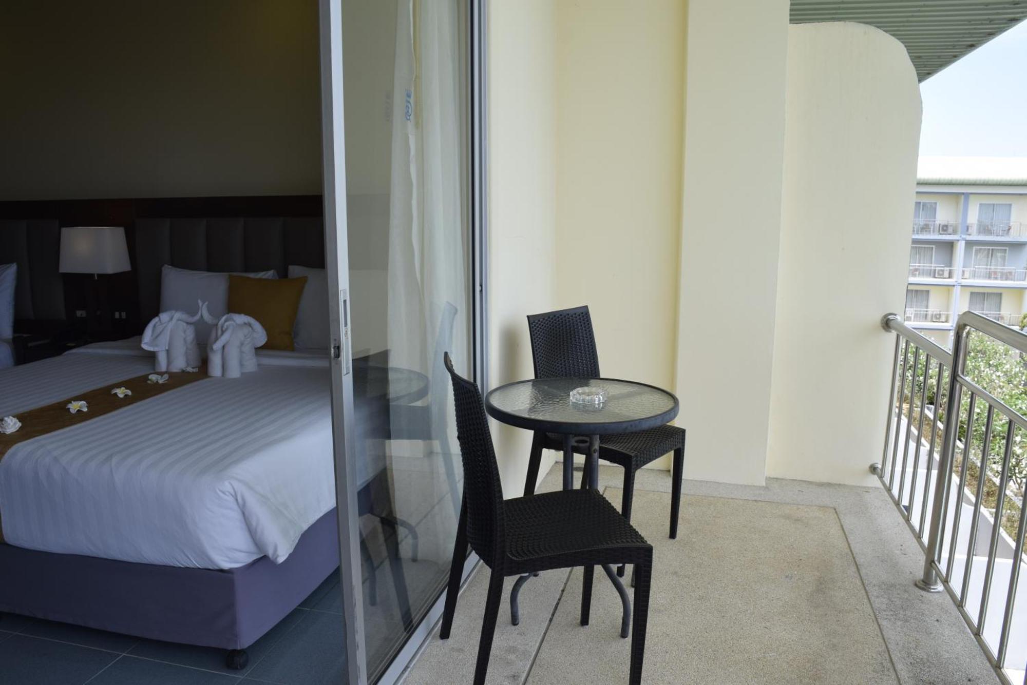 Blue Beach Grand Resort And Spa In Chalong Phuket By Dayuu Ban Saiyuan Εξωτερικό φωτογραφία