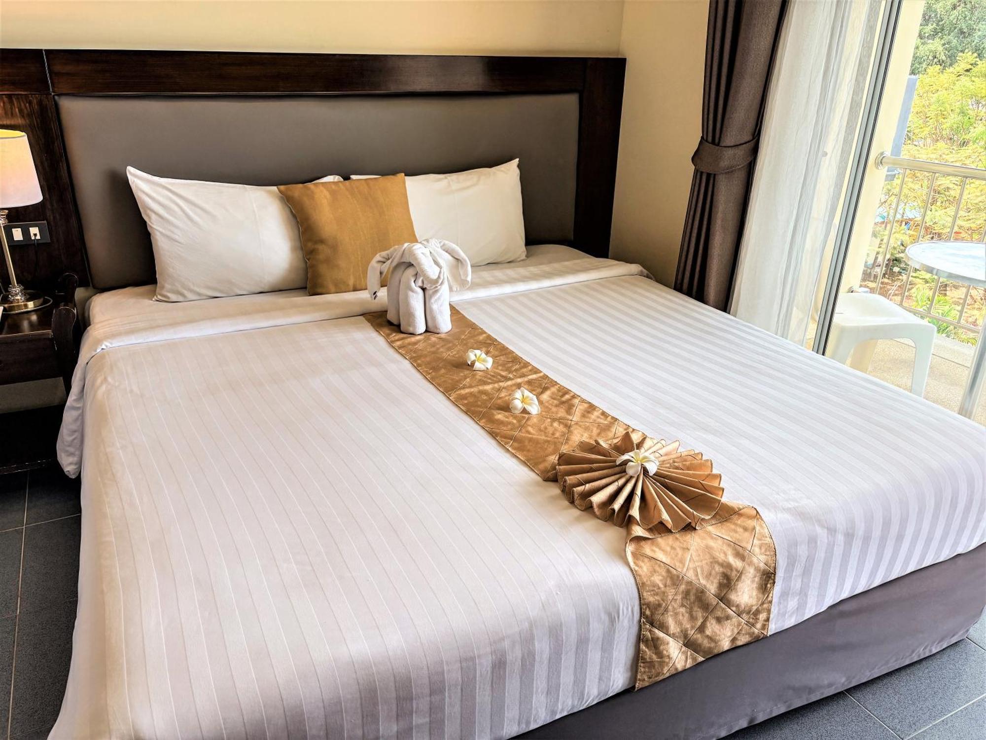 Blue Beach Grand Resort And Spa In Chalong Phuket By Dayuu Ban Saiyuan Εξωτερικό φωτογραφία